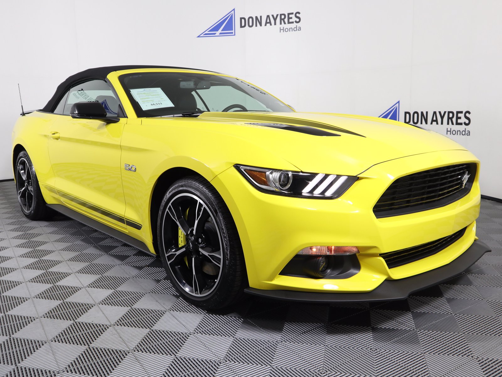 Pre-Owned 2017 Ford Mustang GT Premium