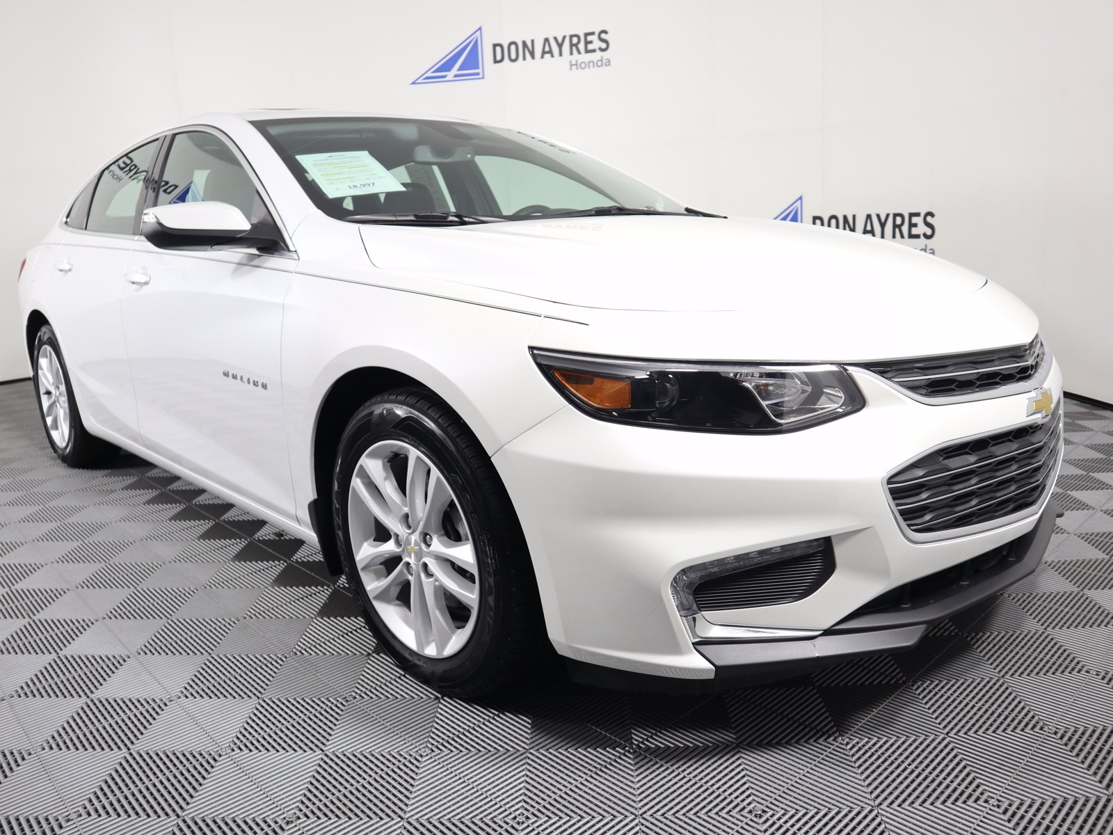 Pre-Owned 2017 Chevrolet Malibu LT