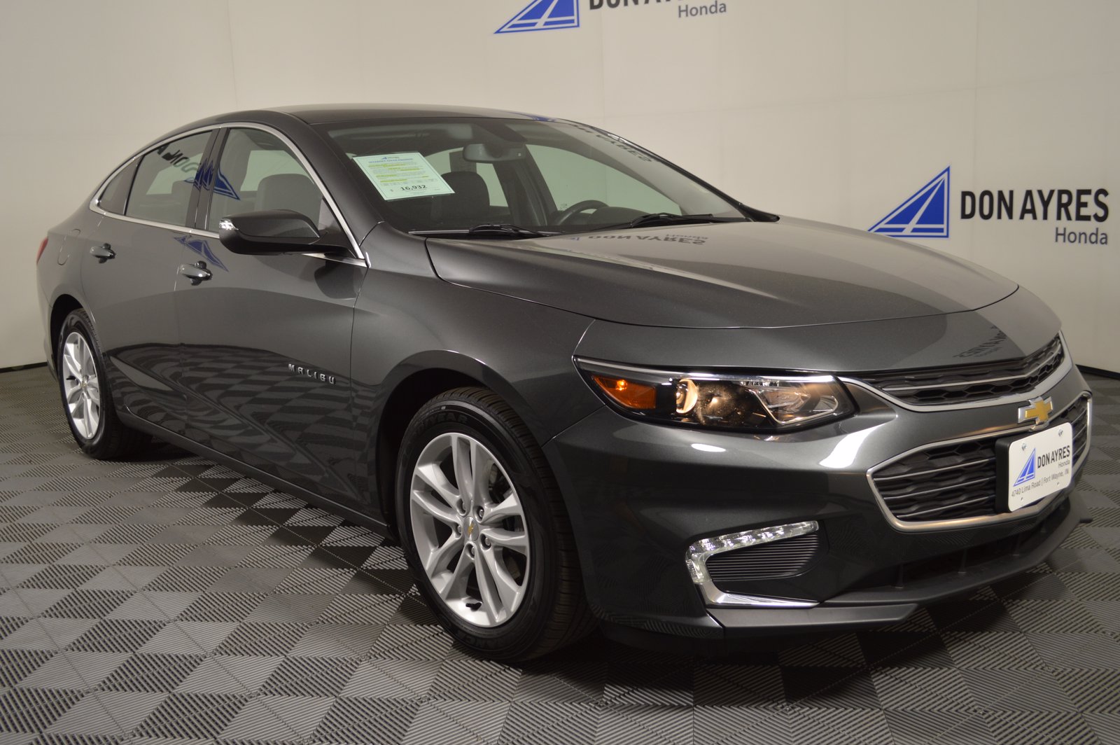 Pre-Owned 2017 Chevrolet Malibu LT