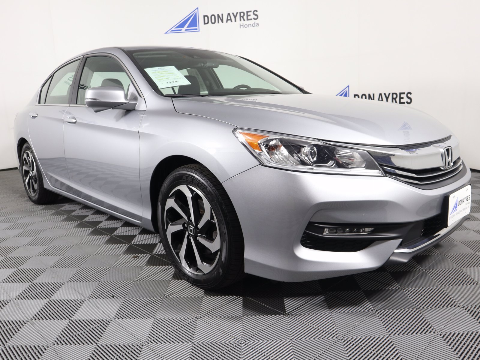 Pre-Owned 2017 Honda Accord EX-L