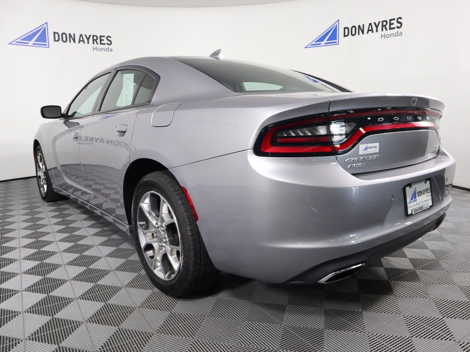 Pre-Owned 2016 Dodge Charger SXT AWD