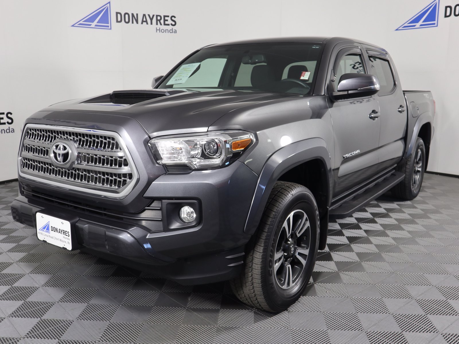 Pre-Owned 2017 Toyota Tacoma TRD Sport 4WD