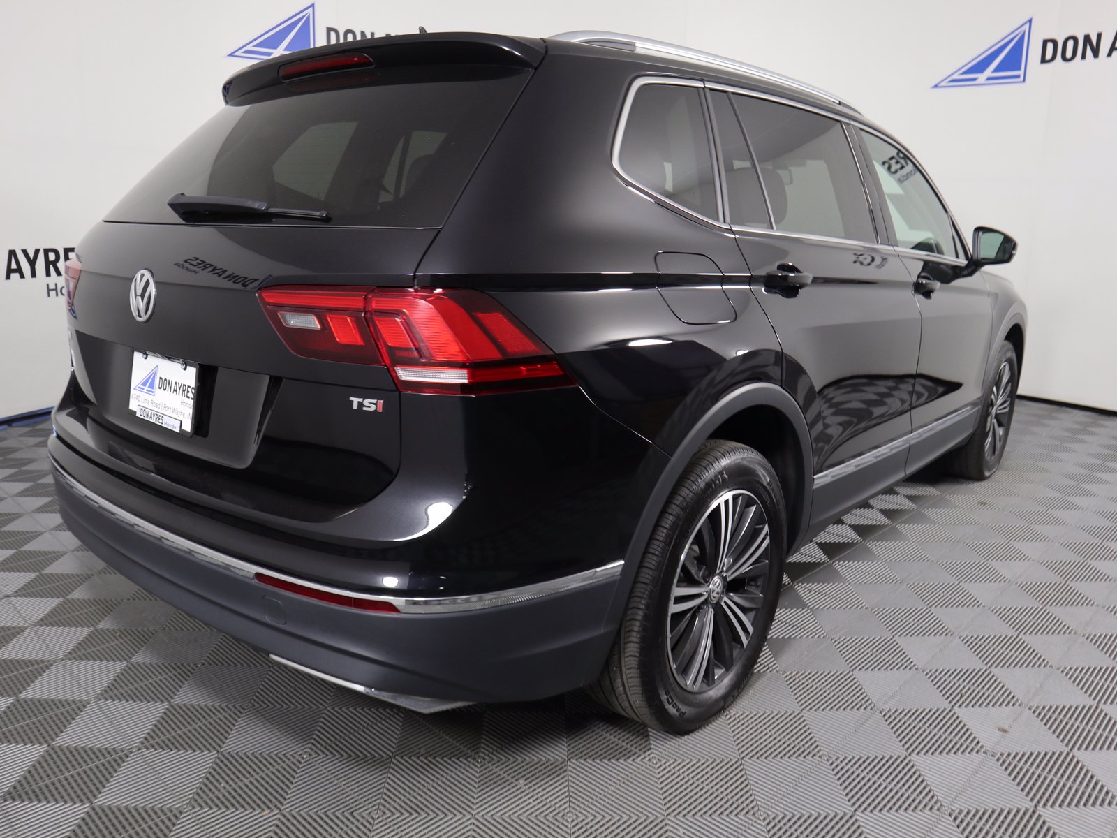 Pre-Owned 2018 Volkswagen Tiguan 2.0T SEL