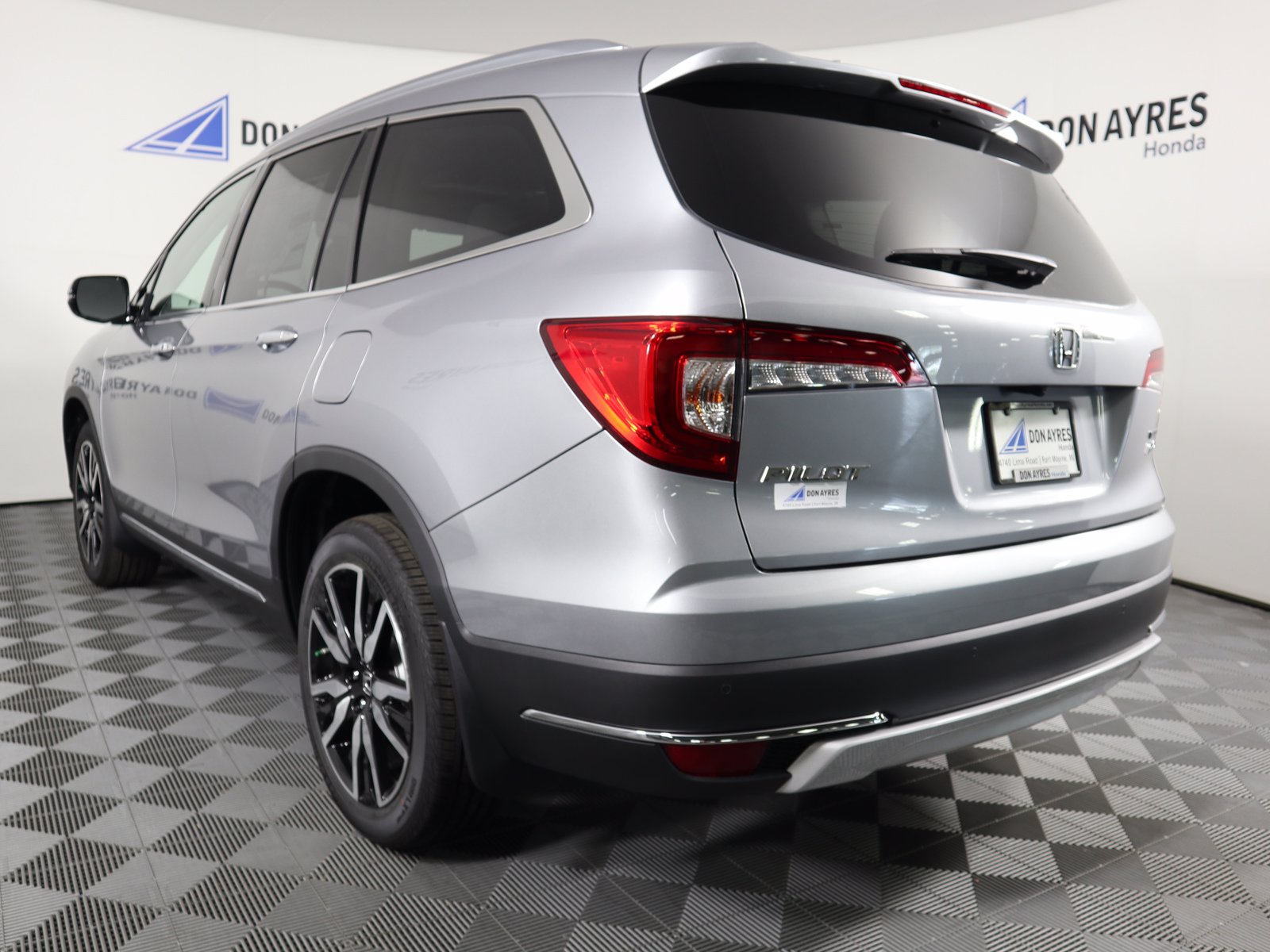 New 2020 Honda Pilot Touring 8-Passenger AWD